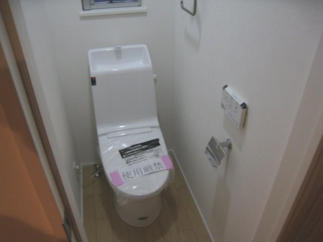 Toilet. Local (11 May 2013) Shooting