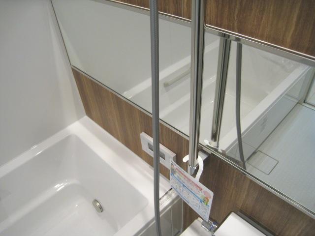 Bathroom. Local (11 May 2013) Shooting