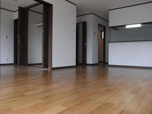 Same specifications photos (living). (Building 2) same specification