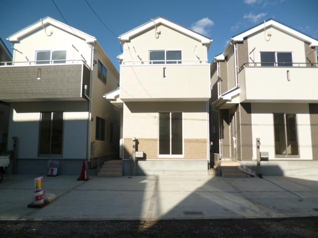 Local appearance photo. Local (12 May 2013) Shooting