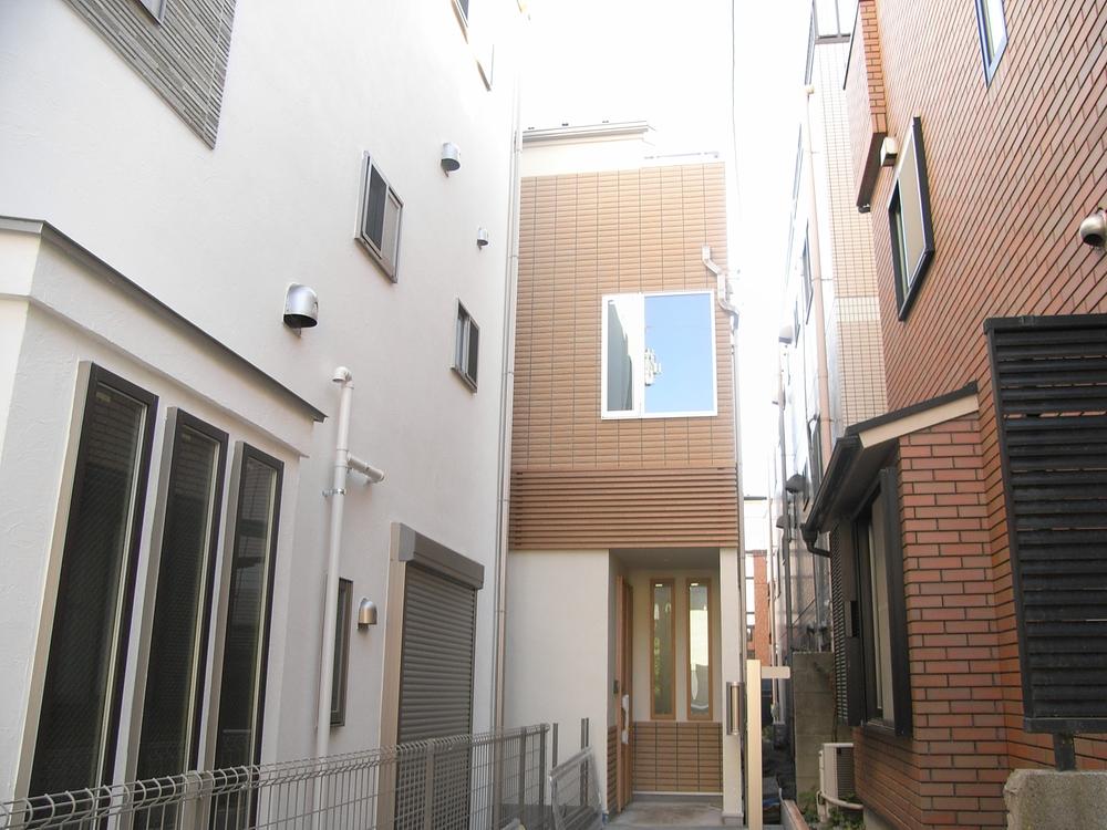 Local appearance photo. Local (11 May 2013) Shooting