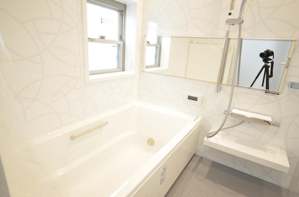 Bathroom. Indoor (11 May 2013) Shooting