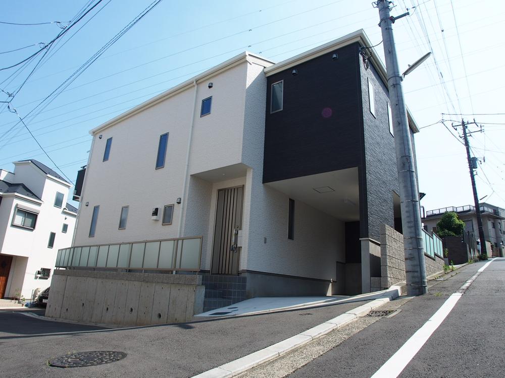 Local photos, including front road. Local (12 May 2013) Shooting