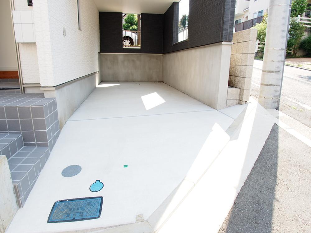 Parking lot. Local (12 May 2013) Shooting