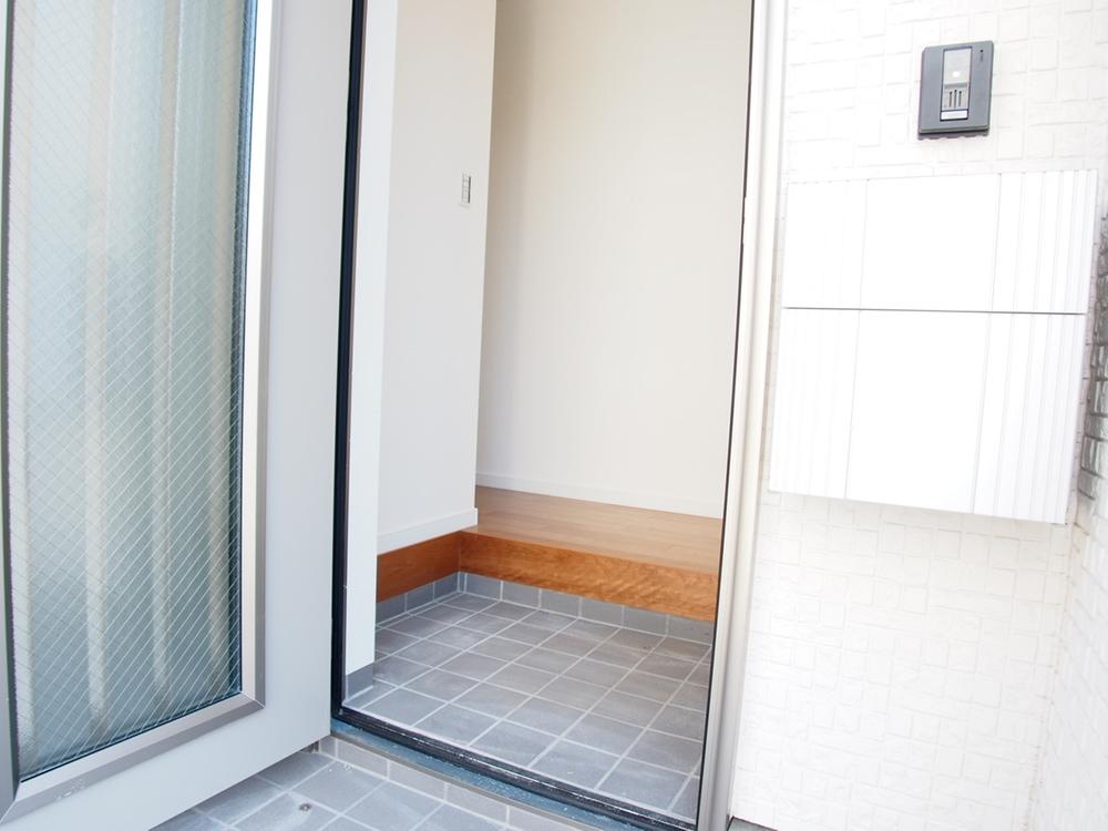 Entrance. Local (12 May 2013) Shooting