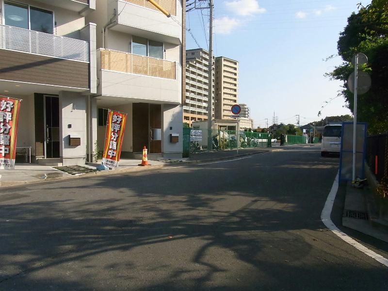 Local photos, including front road. Frontal road