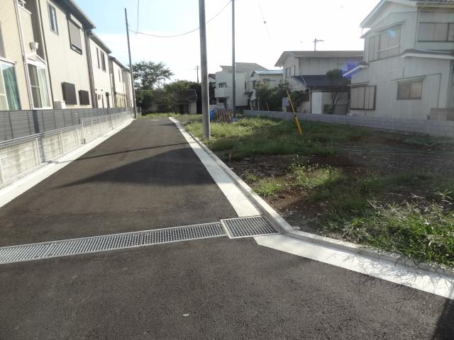 Local photos, including front road. Local shooting