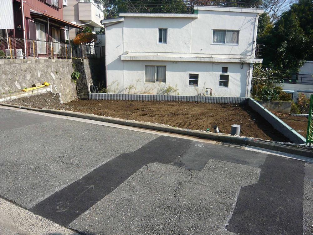 Local photos, including front road. Local (11 May 2013) Shooting