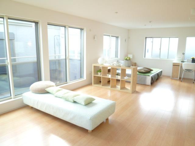 Other introspection. Large space of the second floor Western-style