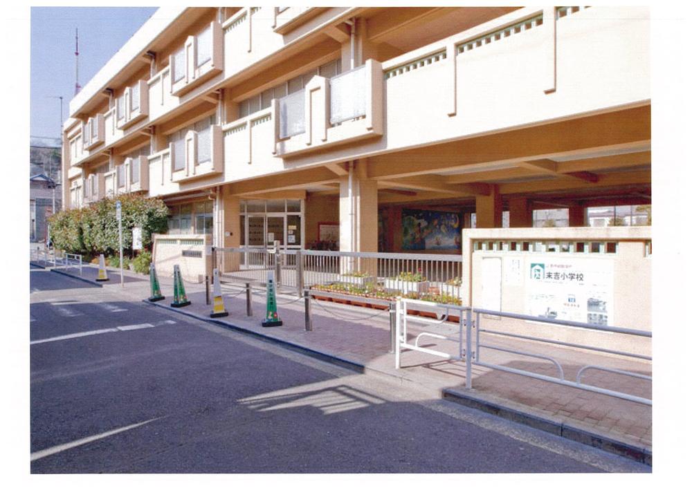 Primary school. 1372m to Yokohama Municipal Sueyoshi Elementary School