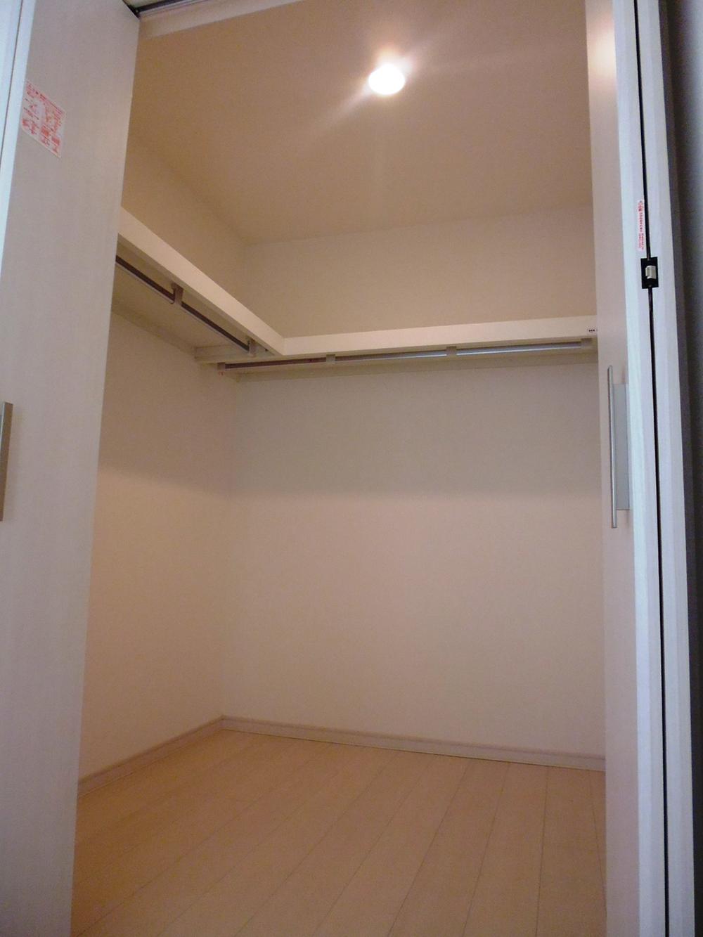 Receipt. Plenty of storage walk-in closet