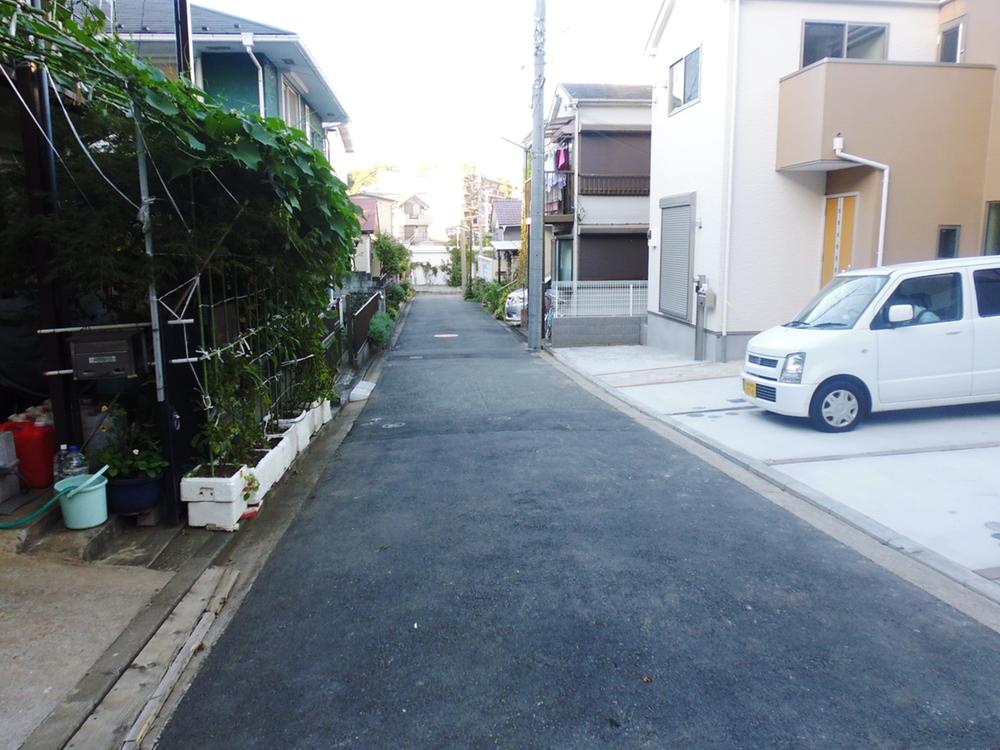 Local photos, including front road. Local shooting