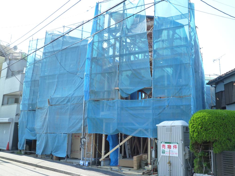 Local appearance photo. Local (10 May 2013) Shooting