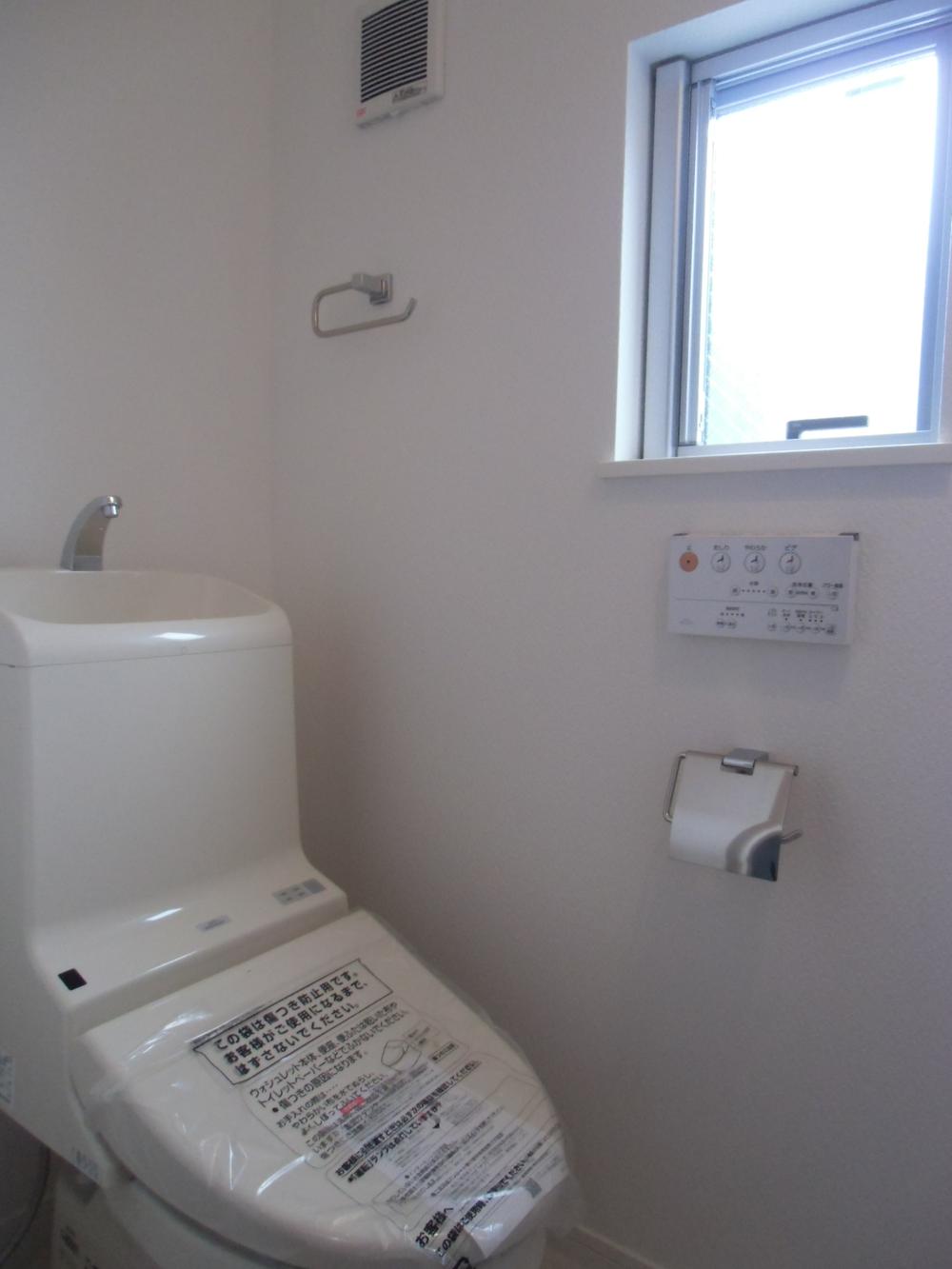 Toilet. Indoor (10 May 2013) Shooting