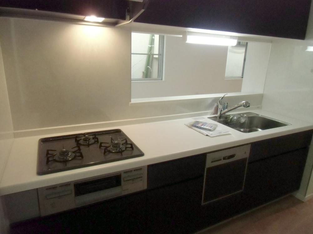 Kitchen. Indoor (10 May 2013) Shooting