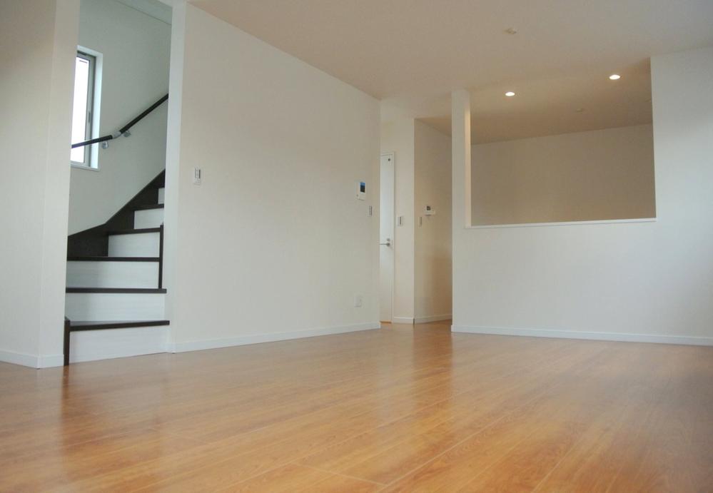 Living. Spacious about 20 Pledge of living