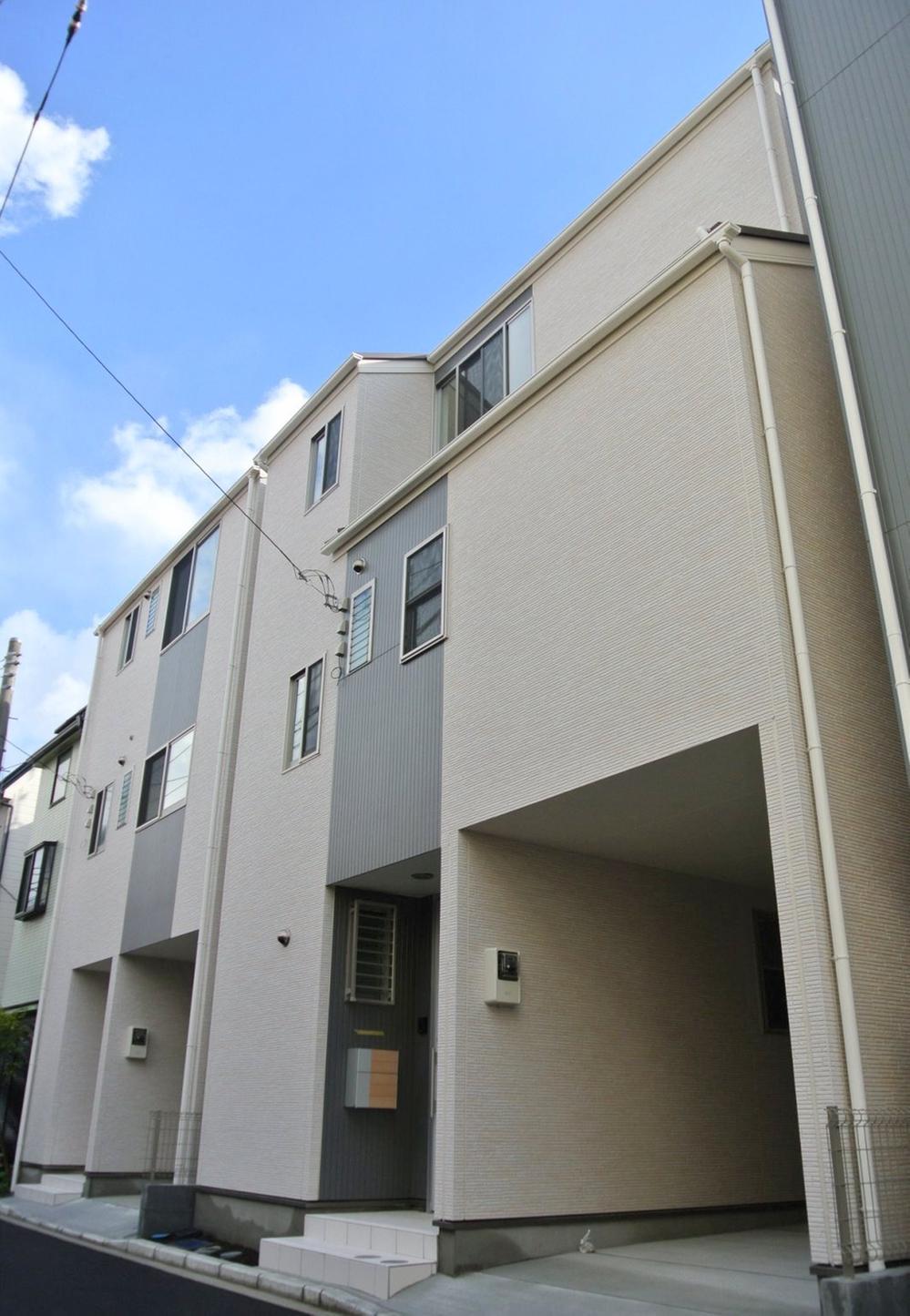 Local appearance photo. Building 2