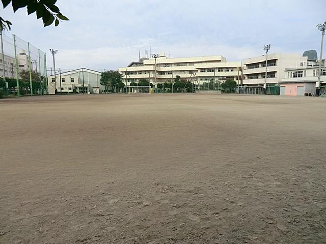 Junior high school. 450m to Yokohama Municipal Tsurumi Junior High School