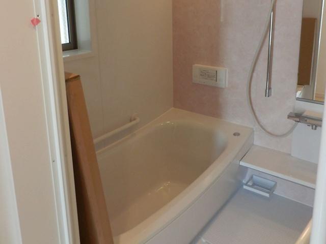 Bathroom. Bathroom (10 May 2013) Shooting 8 is a bathroom of Building. You can soak in the bathtub afield