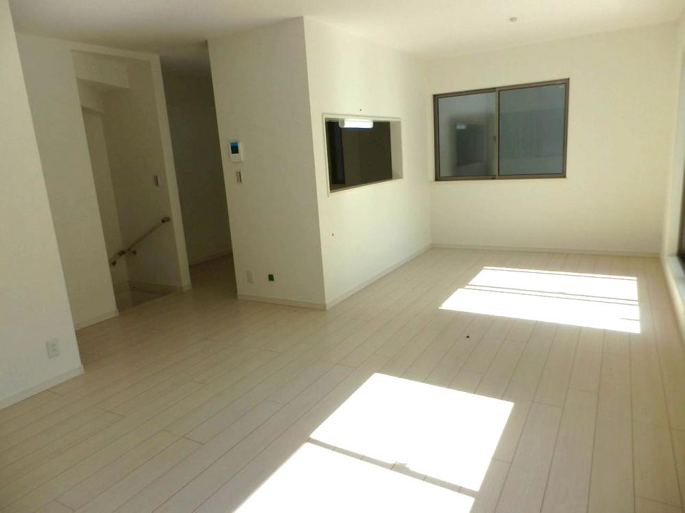 Living. Living (October 2013) Shooting  6 is a living photo of Building. Good of living per yang. 19 Pledge of because it is very wide! !