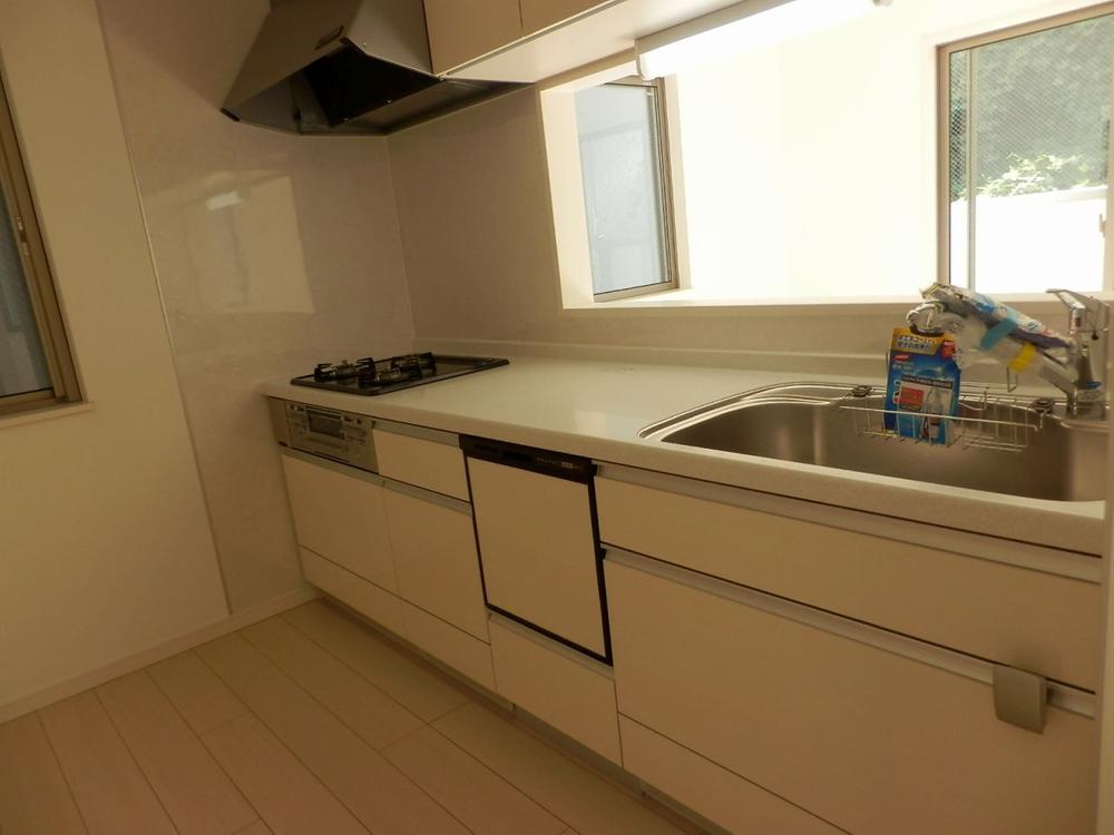 Kitchen. Kitchen (October 2013) Shooting  6 Building is in the kitchen. Since the kitchen space is Yes taking widely, It is very easy to use!