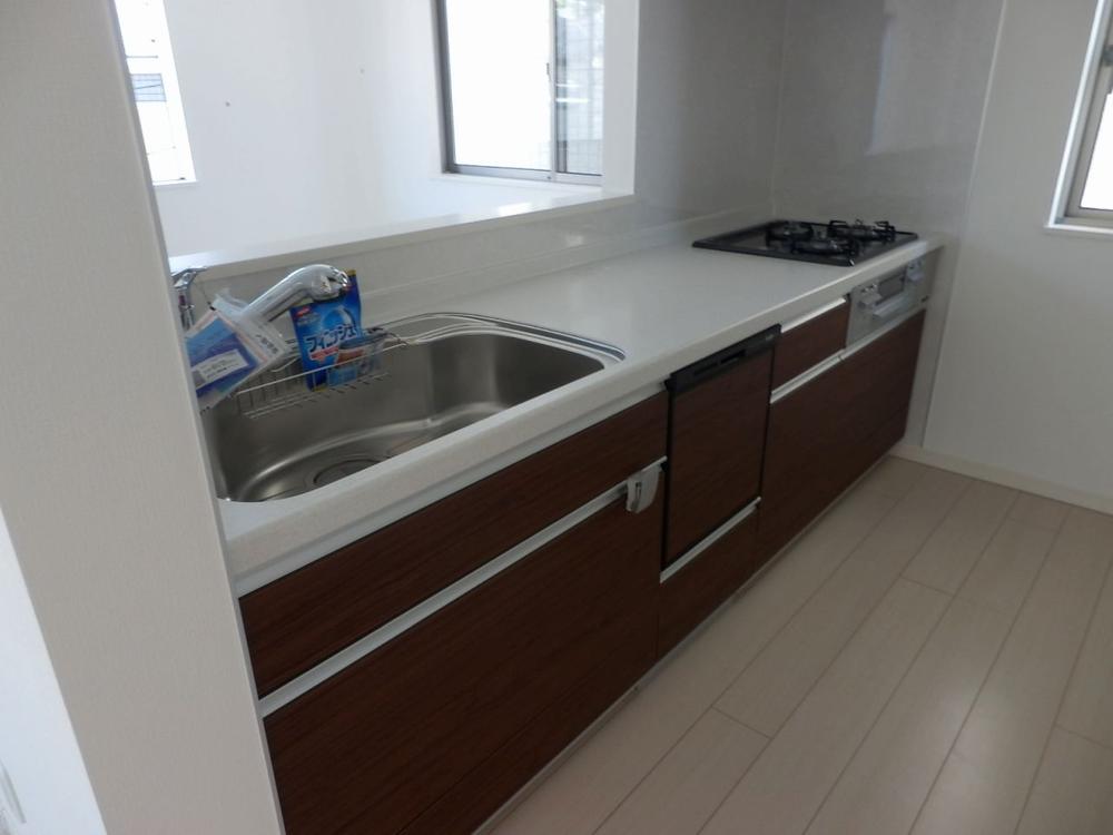 Kitchen. Kitchen (October 2013) Shooting  4 is a kitchen of Building. Since the kitchen space is Yes taking widely, It is very easy to use!