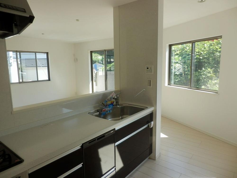 Kitchen. Kitchen (October 2013) Shooting  5 Building is in the kitchen. Since the kitchen space is Yes taking widely, It is very easy to use!