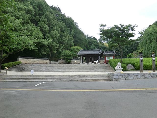 park. Mitsuikekoen up to 680m Prefectural park there are three ponds as its name. Is holiday so parking has also been equipped How to walk around the pond!