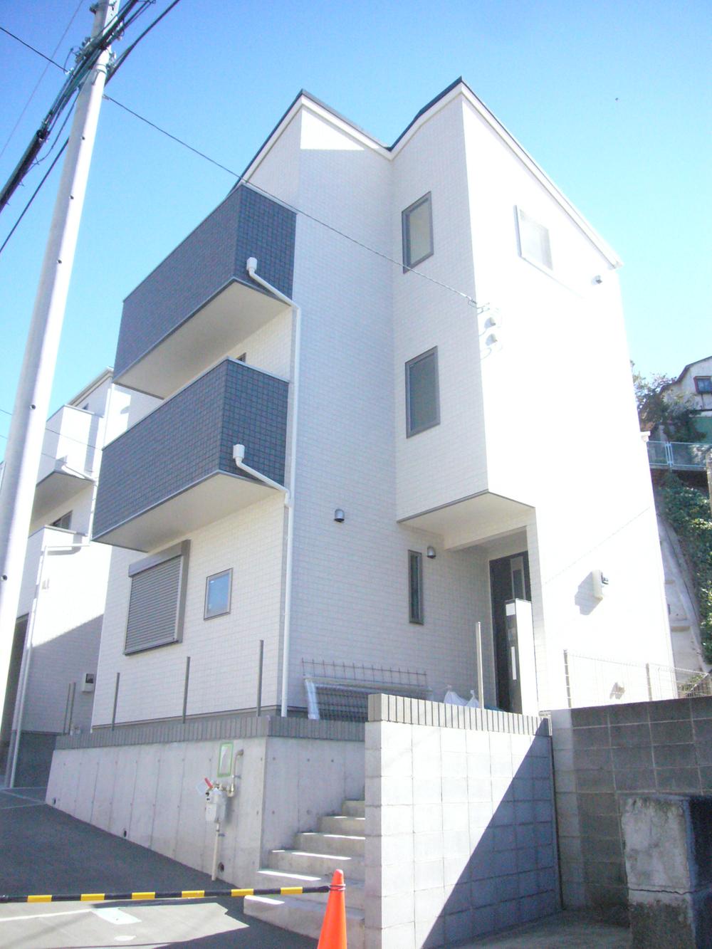 Local appearance photo. There is open space to the south direction, Sunny Building 3. 2013 November 13 shooting