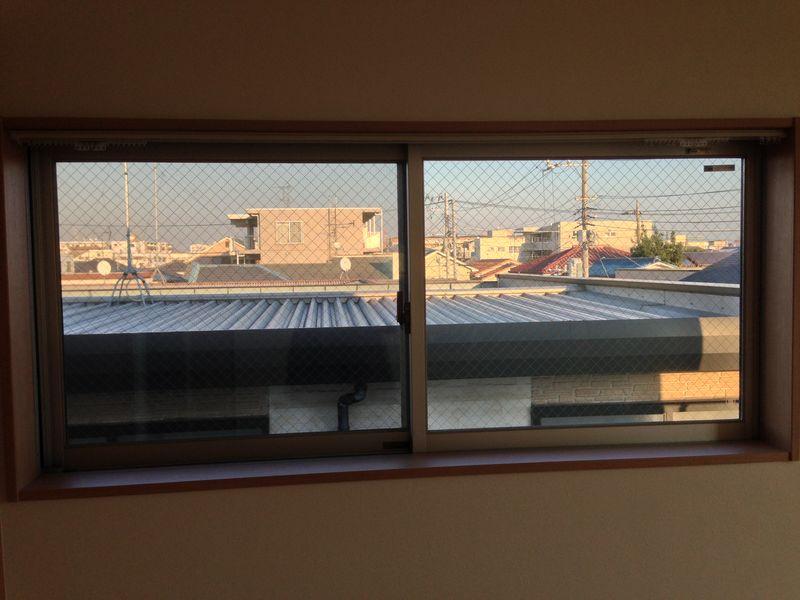 Non-living room. Adjacent land because of the 2-story, It contains the sun