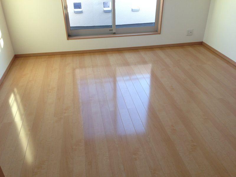 Non-living room. Calm flooring