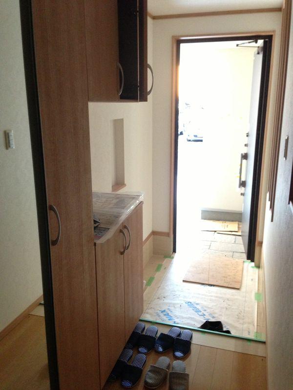 Entrance. Large storage cupboard