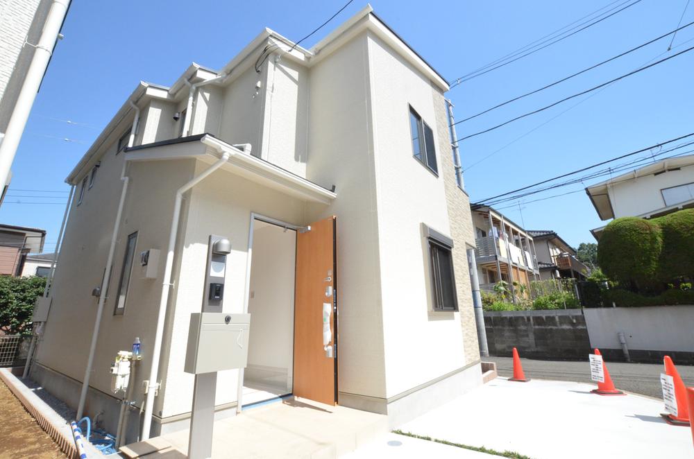 Local appearance photo. Local (09 May 2013) Shooting