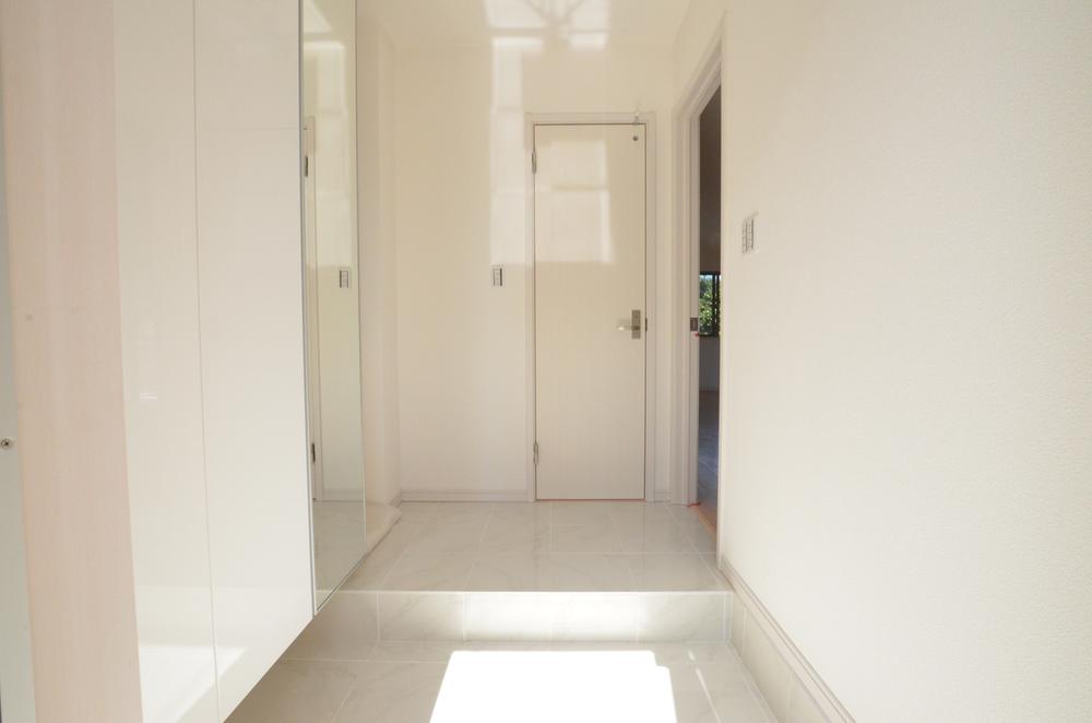 Entrance. Local (06 May 2013) Shooting