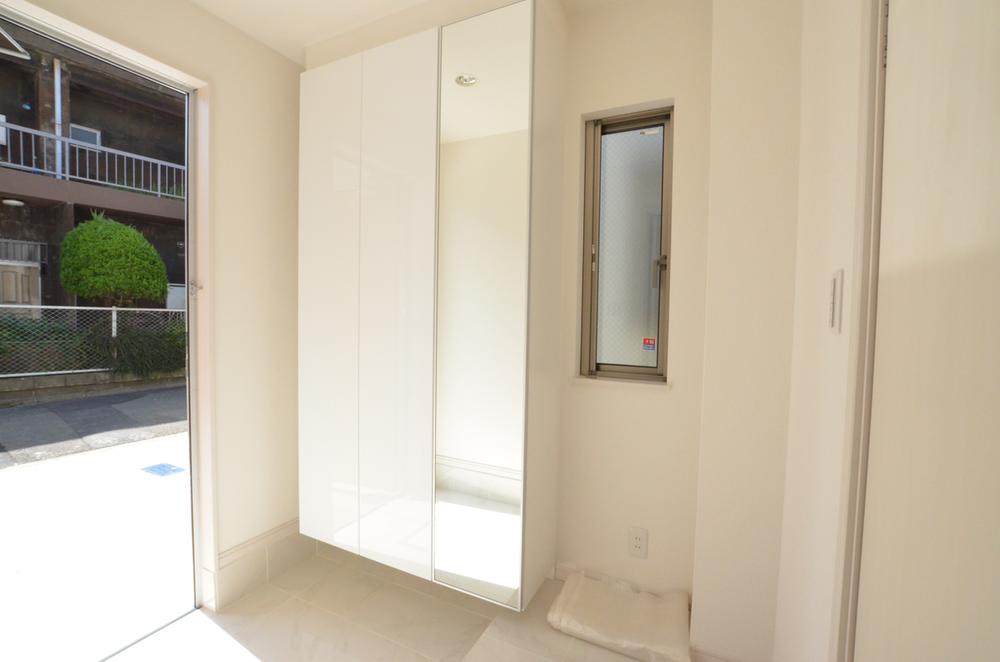 Entrance. Local (06 May 2013) Shooting