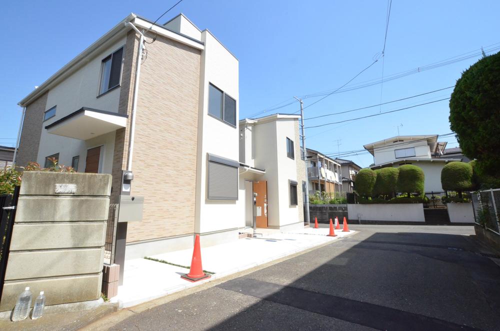 Local photos, including front road. Local (09 May 2013) Shooting