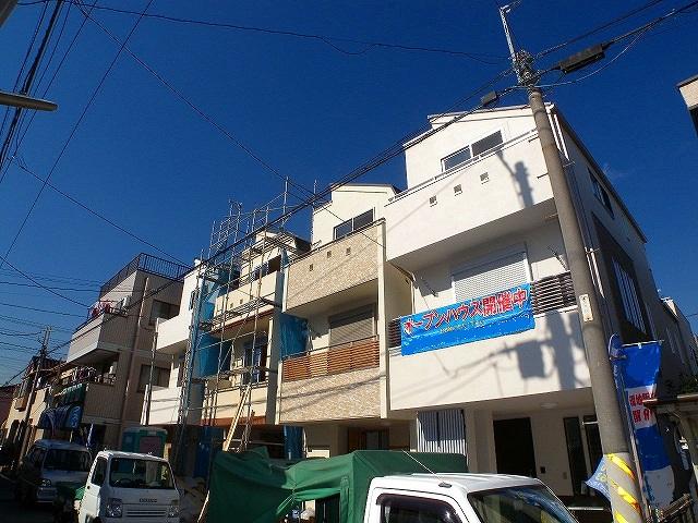 Local appearance photo. Local (11 May 2013) Shooting