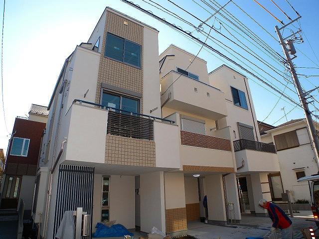 Local appearance photo. Local (11 May 2013) Shooting