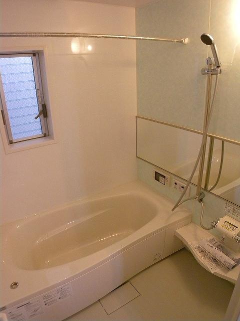 Bathroom.  [Building F] Indoor (11 May 2013) Shooting