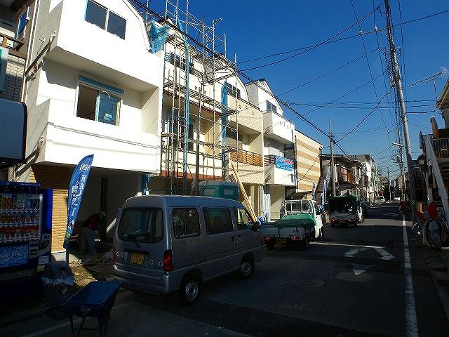 Local photos, including front road. Local (11 May 2013) Shooting