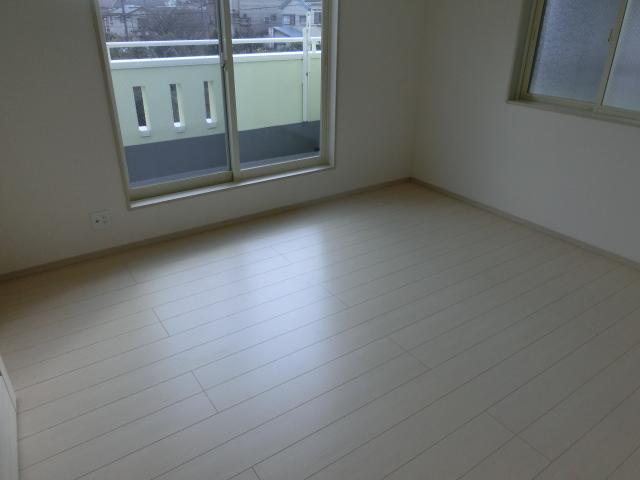 Non-living room. Western-style rooms are spacious with 6 Pledge and 7.5 Pledge