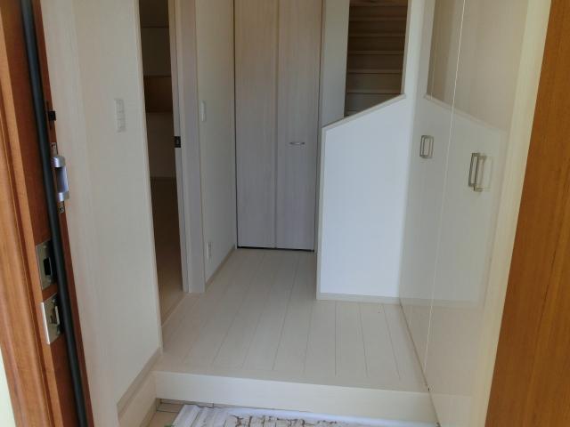 Entrance. Entrance also contained plenty of