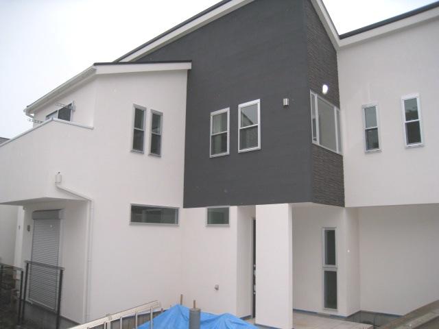 Local photos, including front road. Local (11 May 2013) Shooting