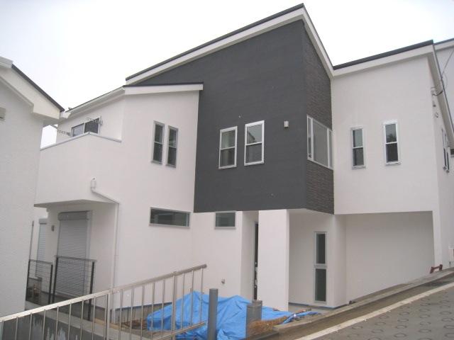 Local appearance photo. Local (11 May 2013) Shooting