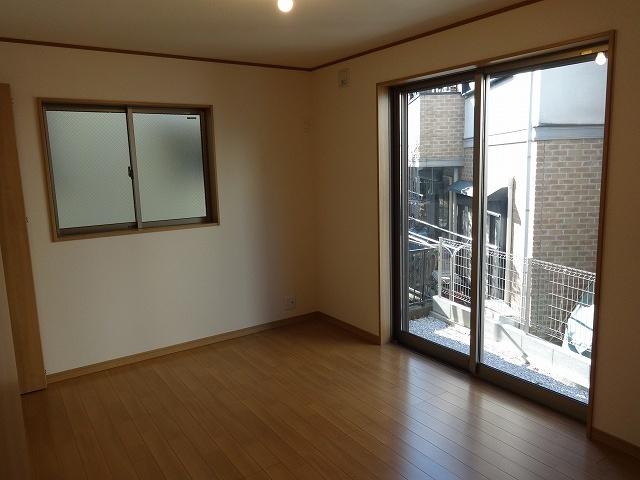 Non-living room. Indoor (12 May 2013) Shooting