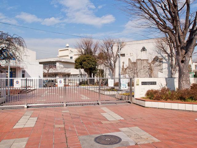 Junior high school. 928m to Yokohama Municipal Terao Junior High School