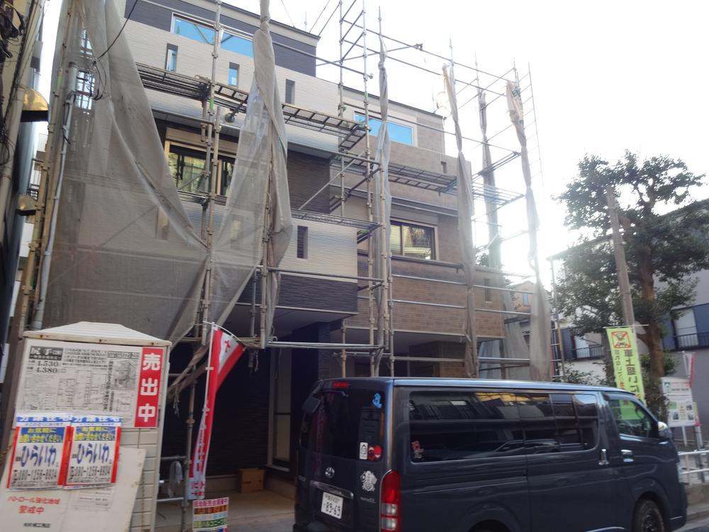 Local appearance photo. Local (12 May 2013) Shooting