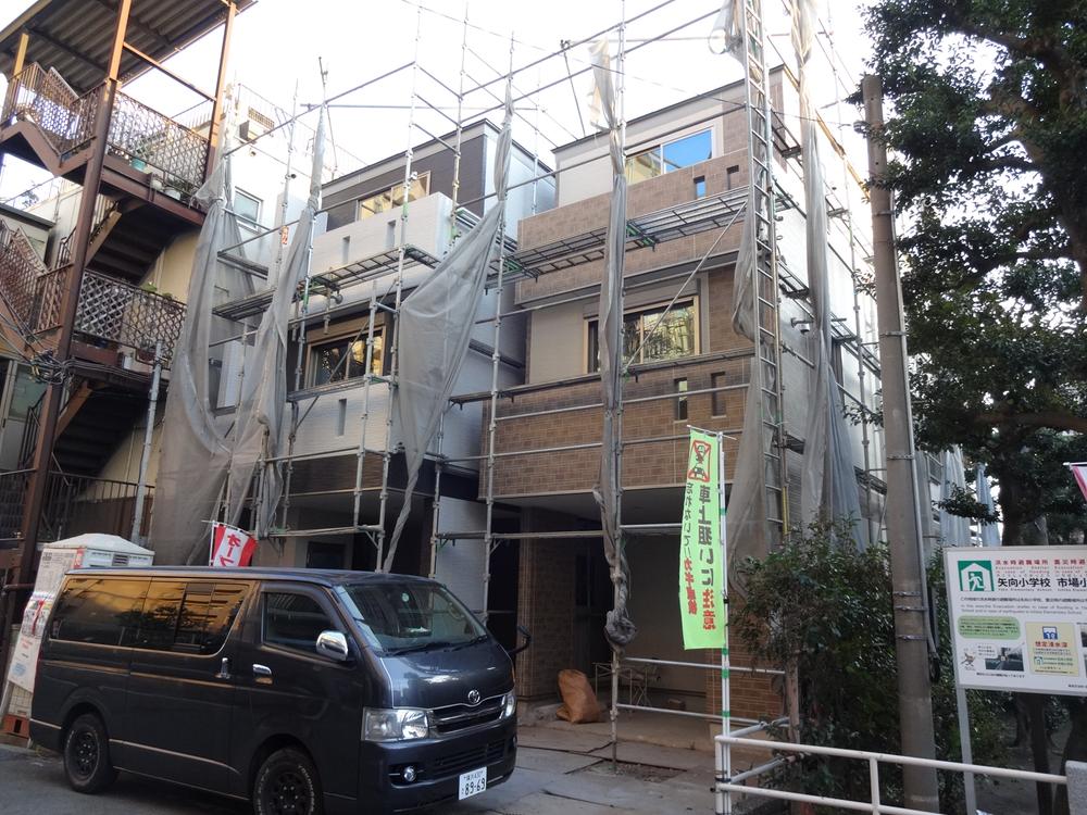 Local appearance photo. Local (12 May 2013) Shooting