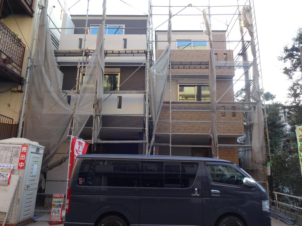 Local appearance photo. Local (12 May 2013) Shooting