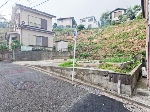 Local photos, including front road. appearance